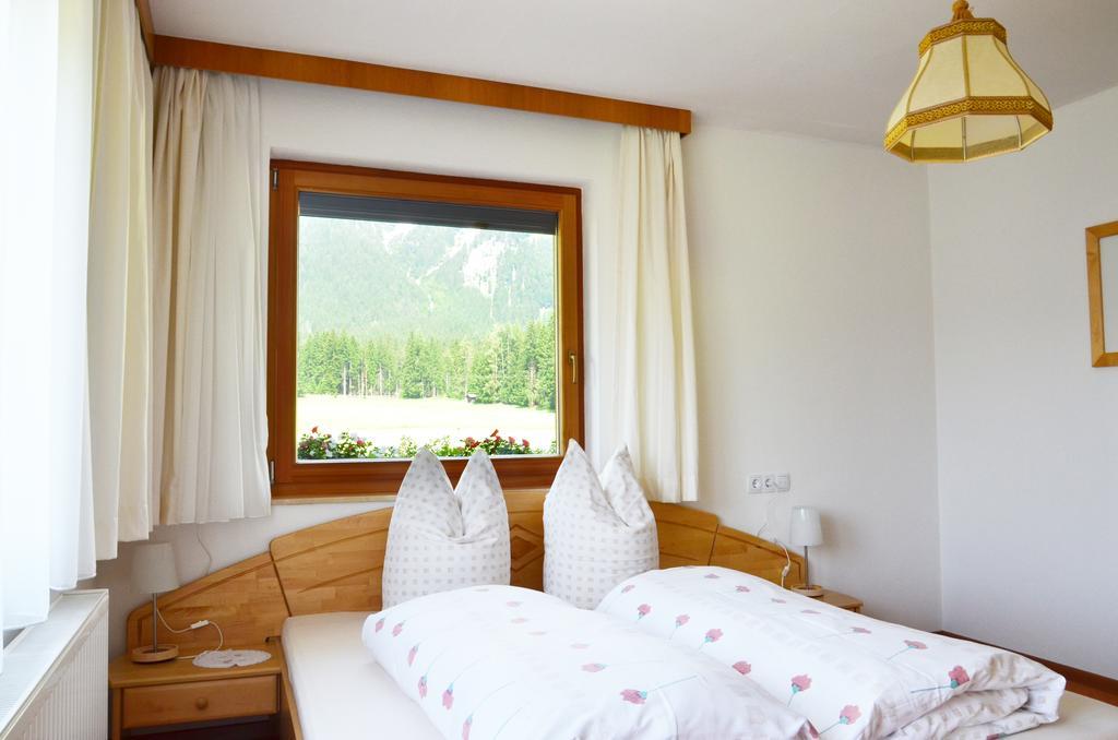 Landhaus Ahrn Leutasch Pokoj fotografie
